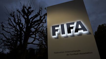 L'entrée du siège de la Fifa à Zurich (Suisse), le 8 octobre 2015.&nbsp; (FABRICE COFFRINI / AFP)