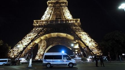 La police avait déjà évacué la Tour Eiffel et ses abords le 14 septembre 2010. (AFP - Patrick Kovarik)