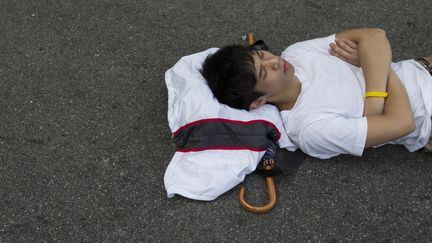 Les &eacute;tudiants et les jeunes forment le noyau dur de ces manifestants qui r&eacute;clament la possibilit&eacute; d'&eacute;lire au suffrage universel direct le chef de l'ex&eacute;cutif hong kongais en 2017. (TYRONE SIU / REUTERS)