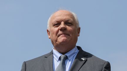 Le président de l'Union populaire républicaine, François Asselineau, lors d'un rassemblement pour les élections européennes, le 1er mai 2019 à Paris. (JACQUES DEMARTHON / AFP)