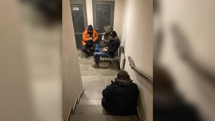 The France Télévisions team edits its subject in the air-raid shelter of its hotel, on March 14, 2022, in Lviv (Ukraine).  (FABIEN FOUGERE / FRANCE TELEVISIONS)