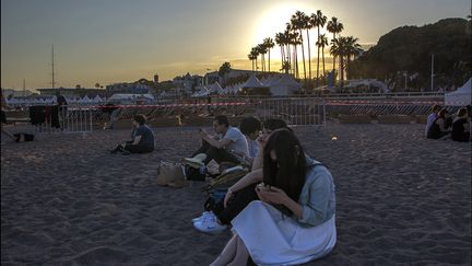 Crépuscule sur la plage municipale de Cannes
 (Jean-François Lixon)