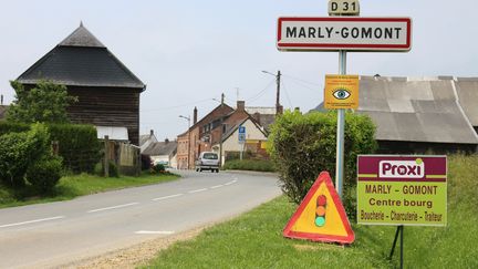 L'entrée du village de&nbsp;Marly-Gomont (Aisne), le 8 juin 2016. (BENOIT ZAGDOUN / FRANCETV INFO)