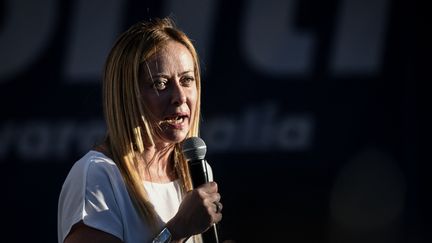 La candidate d'extrême-droite Giorgia Meloni profite d'une partie de la défiance des Italiens envers les institutions. (PIERO CRUCIATTI / AFP)