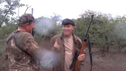 L'ancien footballeur Pascal Olmeta apparaît sur une vidéo de safari, tournée il y a plusieurs années. (CHRISTOPHE MORIO / YOUTUBE)