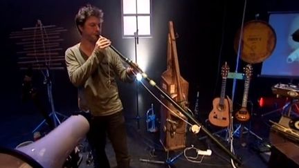 Bubu Bricole dans son atelier-studio
 (France 3 / Culturebox)