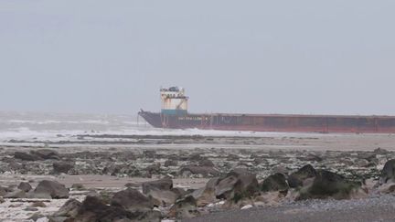 Tempête Darragh : une barge de plus de 120 m de long s'échoue en Seine-Maritime