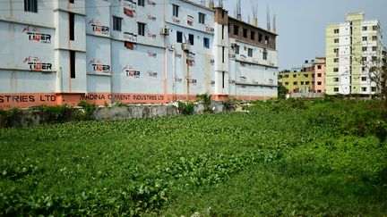 Le site où se trouvait le Rana Plaza à Savar au Bangladesh, le 17 avril 2018. (MUNIR UZ ZAMAN / AFP)