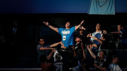 Maradona touché par la grâce en tribunes lors du Mondial 2018. (MIKE KIREEV / NURPHOTO)