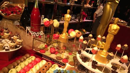 Pas moins d'une quarantaine de desserts attendent les 1 500 invités de la&nbsp;traditionnelle fête post-Oscars, le&nbsp;Governor's Ball. (LOÏC PIALAT / RADIO FRANCE)