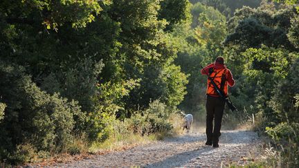 Un chasseur lors l'ouverture de la chasse à Vénasque (Vaucluse), le 8 septembre 2019. (JADE PEYCHIERAS / FRANCE-BLEU VAUCLUSE)