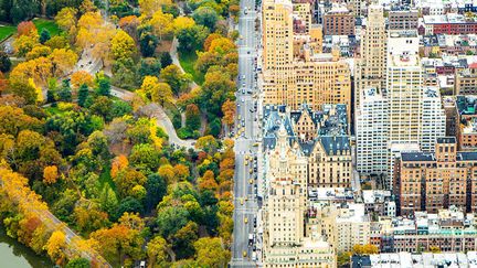 A bord d'un hélicoptère, au dessus de Central Park Ouest, divisant l'architecture et le parc, le 5 novembre 2014, la veille de l'anniversaire de la photographe. Ce vol était son cadeau d'anniversaire.
 (Kathleen Dolmatch / National Geographic)