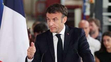 Emmanuel Macron à Saintes (Charente-Maritime), le 4 mai 2023. (THIBAUD MORITZ / AFP)