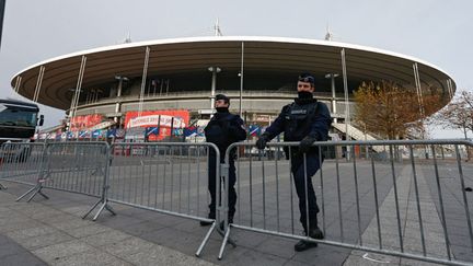 &nbsp; (Un passeport syrien a été retrouvé près du corps d'un des trois kamikazes qui se sont fait sauter vendredi soir près du Stade de France. Illustration © Maxppp)