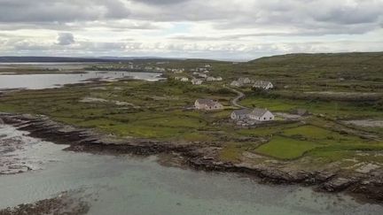 France 2 poursuit son feuilleton consacré à côte irlandaise. Cap sur les îles d'Aran et leur paysage de bout du monde. (FRANCE 2)