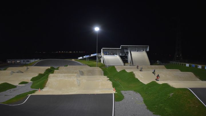 La nouvelle piste de BMX de Compiègne-Venette (Oise), dispose de deux sections avec des bosses plus importantes pour les pilotes plus expérimentés, et des bosses plus petites pour les plus jeunes. (Hortense Leblanc)