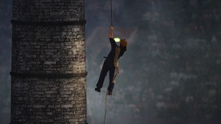 Le monter &agrave; la corde n'est pas une discipline olympique. Les amateurs de l'exercice ont donc pu se consoler lors de la c&eacute;r&eacute;monie d'ouverture ! (FRANCK FIFE / AFP)