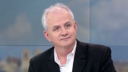 Le journaliste Olivier de Lagarde, auteur de "Moi président", est l'invité du 13 Heures de France 2. (FRANCE 2)