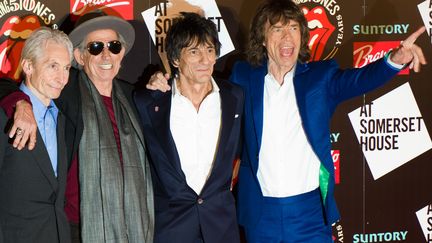 Les Rolling Stones posent lors de la pr&eacute;sentation du livre "Rolling Stones 50", &agrave; Londres (Royaume-Uni), le 12 juillet 2012. (LEON NEAL / AFP)