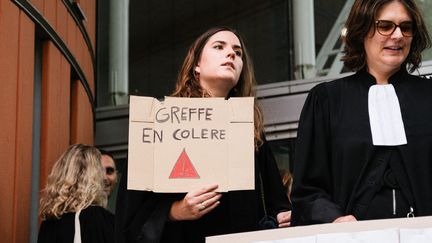 Des greffières en grève, le 21 septembre 2023, à Toulouse (Haute-Garonne). (PATRICK BATARD / HANS LUCAS / AFP)