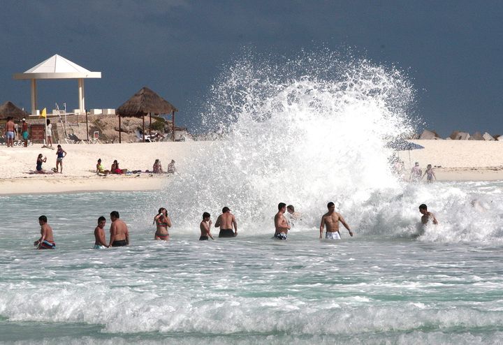 Sur une plage de Cancun, au Mexique, le 23 d&eacute;cembre 2013. (FRANCISCO GÁLVEZ / NOTIMEX / AFP)