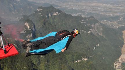 Un participant aux Championnats du monde de wingsuit le 18 octobre 2012 &agrave;&nbsp;Zhangjiajie en Chine.&nbsp; (MAXPPP)