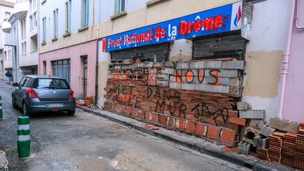 Une permanence parlementaire à Valence (Drôme), le 9 décembre 2024. (NICOLAS GUYONNET / HANS LUCAS / AFP)