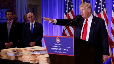 Le président-élu Donald Trump donne sa première conférence de presse, le 11 janvier 2017, à la Trump Tower, à New York (Etats-Unis).&nbsp; (SHANNON STAPLETON / REUTERS)