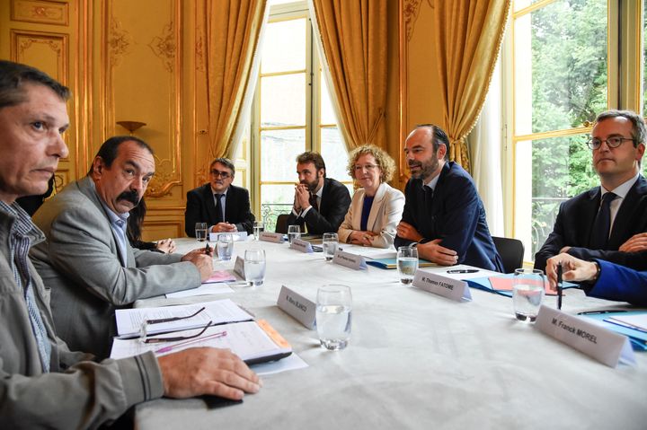 Le secrétaire général de la CGT&nbsp;Philippe Martinez assiste à une réunion avec le Premier ministre Edouard Philippe et la ministre du Travail Muriel Pénicaud à l'hôtel Matignon, le 24 juillet 2017. (BERTRAND GUAY / AFP)