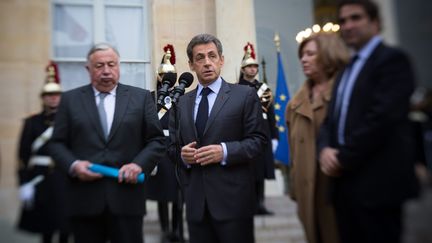 Gérard Larcher et Nicolas Sarkozy, après une rencontre le président de la République à l'Elysée, le 22 janvier 2016. (MAXPPP)