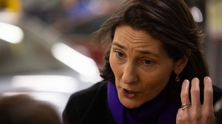 La ministre de l'Education nationale, de la Jeunesse et des Sports, Amélie Oudéa-Castéra, lors de la visite d'un lycée professionnel près d'Orléans (Loiret), le 25 janvier 2024. (ROMAIN GAUTIER / HANS LUCAS VIA AFP)