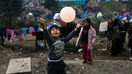 VIDEO. A Idomeni, des vacanciers volontaires viennent en aide aux migrants