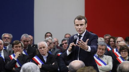 Le chef de l'Etat&nbsp;Emmanuel Macron&nbsp;à Souillac (Lot), devant&nbsp;600 maires, le 18 janvier 2019. (POOL NEW / REUTERS)