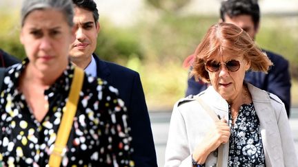 Gisele Pelicot aux côtés de son avocat Stéphane Babonneau, le 17 septembre; à Avignon. (CHRISTOPHE SIMON / AFP)