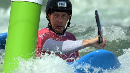 Boris Neveu en kayak cross à Vaires-sur-Marne aux Jeux olympiques de Paris le 4 août 2024. (BERTRAND GUAY / AFP)