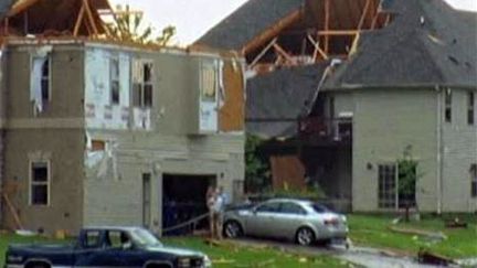 Des habitations ravagées par la tornade qui a frappé le Missouri (centre) la nuit dernière.