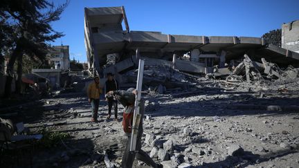 Une école détruite par un bombardement dans la bande de Gaza, le 31 janvier 2024. (MAJDI FATHI / NURPHOTO / AFP)