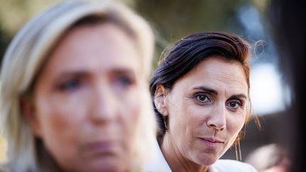 Laure Lavalette (RN) en visite avec Marine Le Pen dans un centre pour malade d'Alzheimer à Ollioules près de Toulon, le 6 octobre 2023 (CLEMENT MAHOUDEAU / AFP)