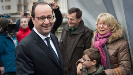 Le pr&eacute;sident de la R&eacute;publique, Fran&ccedil;ois Hollande, lors d'une visite &agrave; Tulle (Corr&egrave;ze), le 17 janvier 2015. (CHAMUSSY / SIPA)