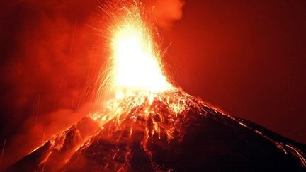 La température et l'acidité extrême au sein d'un volcan empêchent l'utilisation directe d'appareils électroniques (AFP PHOTO)