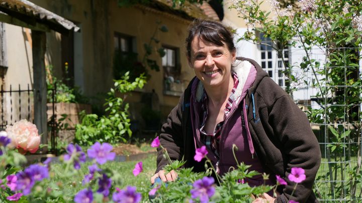 Amélie Tura est pépiniériste à Bergerac, en Dordogne. (ISABELLE MORAND / RADIO FRANCE / FRANCE INFO)