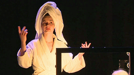 Chaque année au moment de la journée des droits de la femme,la comédienne Carole Thibaut, joue sa pièce au théâtre de Montluçon (Allier)
 (France 3 / Culturebox )