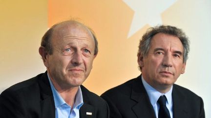 Jean-Luc Bennahmias (G) et François Bayrou, le 27 mai 2009, à Aix-en-Provence. (GERARD JULIEN / AFP)