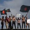 Des manifestants antigouvernementaux à Dacca, au Bangladesh, le 4 août 2024. (SYED MAHAMUDUR RAHMAN / NURPHOTO / AFP)