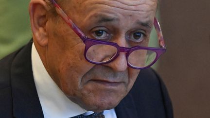 Le ministre des Affaires étrangères français,&nbsp;Jean-Yves Le Drian, le 10 septembre 2021 à Paris. (ATTILA KISBENEDEK / AFP)