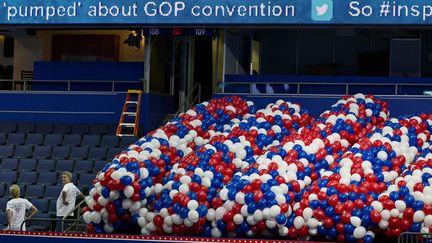 Des militants am&eacute;ricains pr&eacute;parent la convention r&eacute;publicaine &agrave; Tampa (Floride), le 24 ao&ucirc;t 2012. (J. SCOTT APPLEWHITE / AP / SIPA)