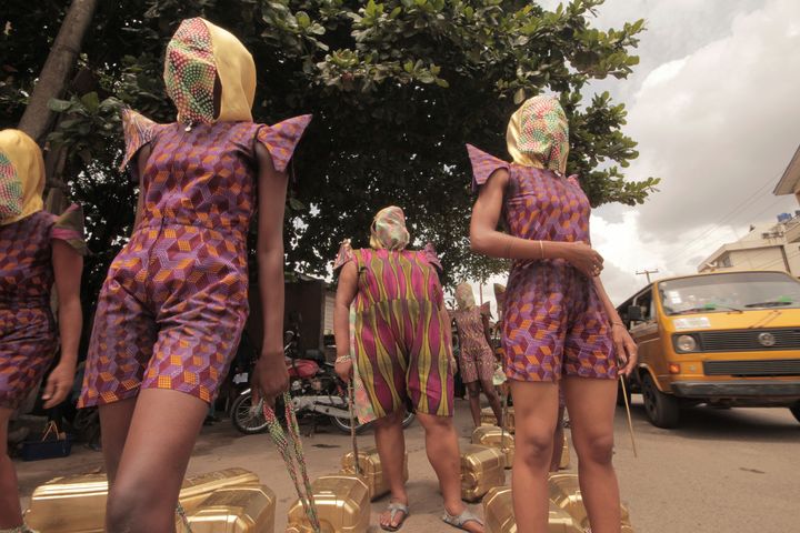 Wura-Natasha Ogunji, "Will I still carry water when I am a dead woman ?", 2013, Vidéo (© Wura-Natasha Ogunji / Photo Ema Edosio)