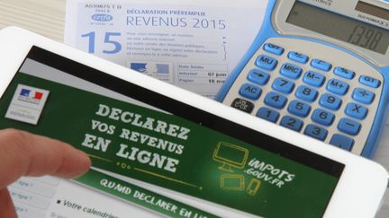 Le taux d'imposition appliqué par l'employeur sera calculé à partir de la déclaration de revenus du printemps 2017, a expliqué Michel Sapin le 31 juillet 2016. (MAXPPP)