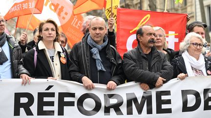 La numéro 2 de la CFDT Marylise Léon, le secrétaire général Laurent Berger et le leader de la CGT Philippe Martinez, lors d'une manifestation contre la réforme des retraites à Paris, le 23 mars 2023. (EMMANUEL DUNAND / AFP)