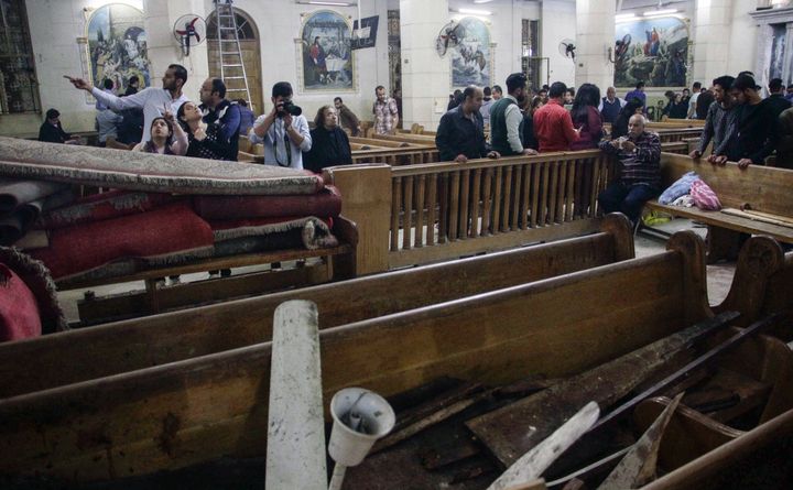 Les dégâts à l'intérieur de l'église Mar Girgis, dimanche 9 avril 2017 à Tanta (Egypte). (STRINGER / AFP)